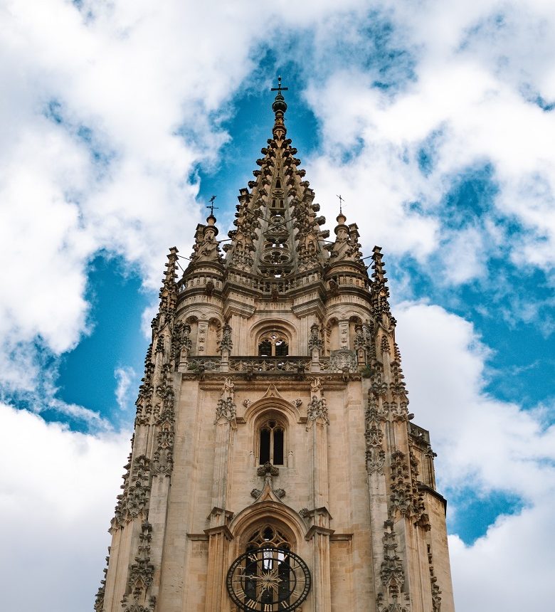 Imagen de la torre de la catedral de Oviedo